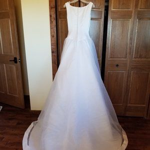 NWT white wedding dress with veil; size 4
